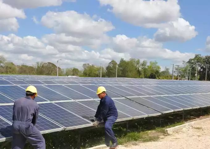 Beneficiadas familias villaclareñas con paneles solares 