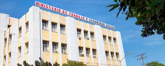 Suspenden actividades docentes y laborales que no sean imprescindibles durante 14 y el 15 de febrero