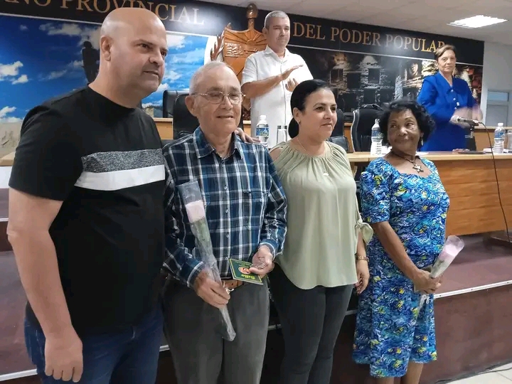 Reconocen a fundadores del polo científico productivo de Villa Clara