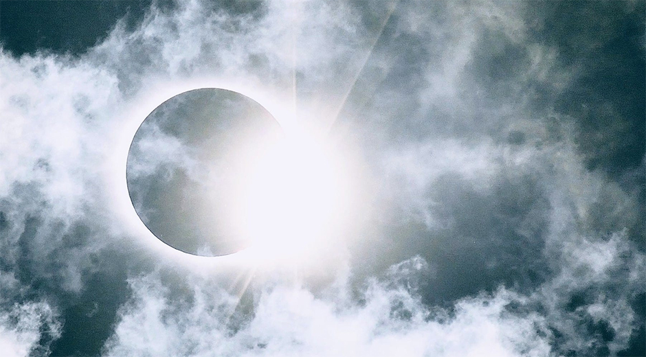 Un eclipse es un fenómeno celeste que causa admiración y cambia drásticamente el aspecto de los dos objetos más grandes que vemos en nuestro cielo: el Sol y la Luna, dijo el IGA en una publicación en X. Foto: Tomada del muro del IGA en Facebook.