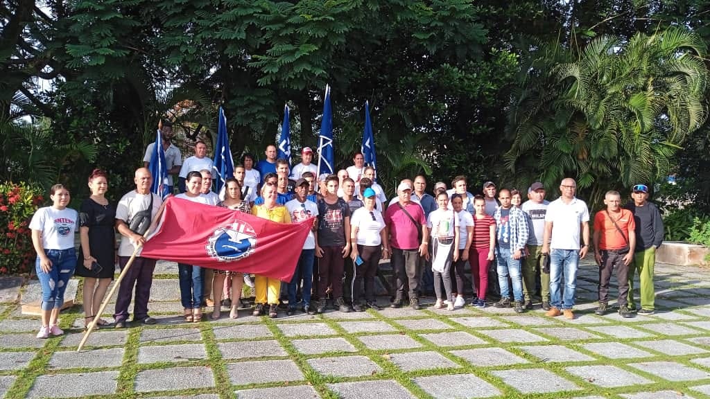 Bandera de Proeza Laboral para entidades que ejecutaron montaje de parque fotovoltaico