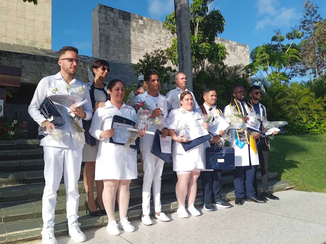 Egresan nuevos profesionales y técnicos de la Salud en la graduación número 56 de la Universidad de Ciencias Médicas de Villa Clara.