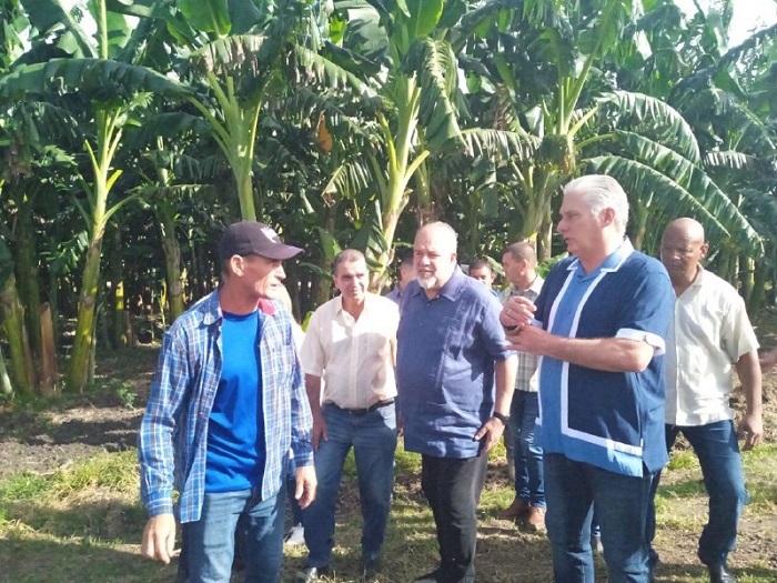 Recorre Díaz-Canel obras de interés económico y social en Sancti Spíritus (+fotos)