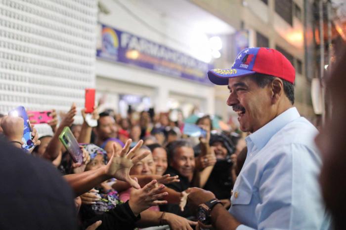 El General de Ejército Raúl Castro Ruz conversó telefónicamente con el compañero Nicolás Maduro Moros para felicitarlo por la victoria electoral alcanzada en los comicios celebrados en la República Bolivariana de Venezuela.