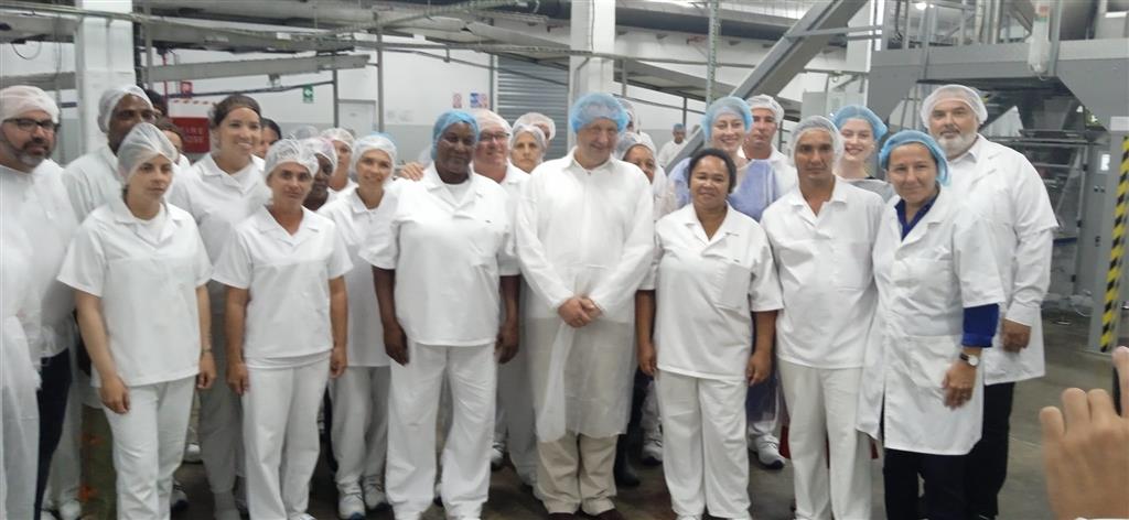 Elogia embajador de Eslovaquia producción mixta de confitura en Cuba