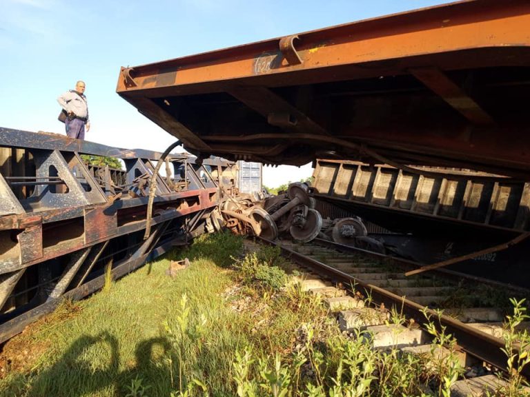 Cierran tráfico ferroviario por la Línea Central tras descarrilamiento en Matanzas