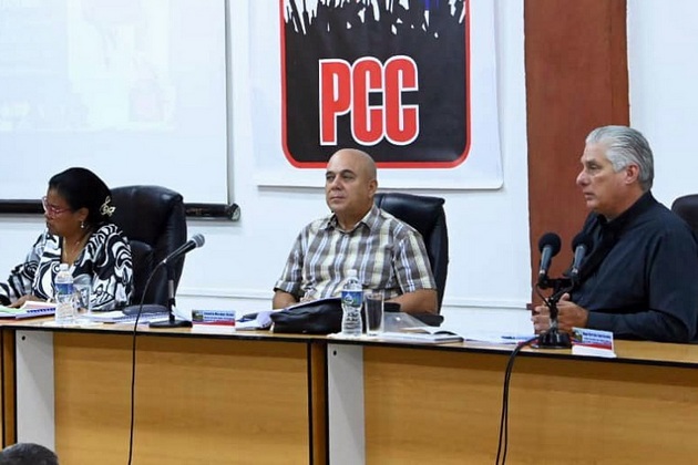 Tres provincias orientales celebran plenos extraordinarios de los Comités provinciales del Partido