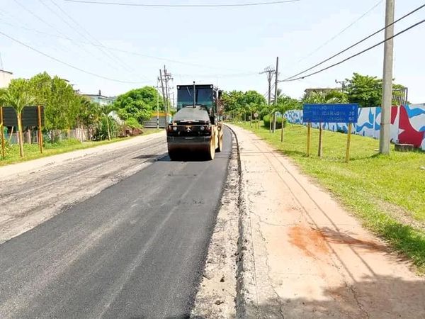 Continúan afectaciones en Villa Clara con labores de bacheo y recape de carreteras