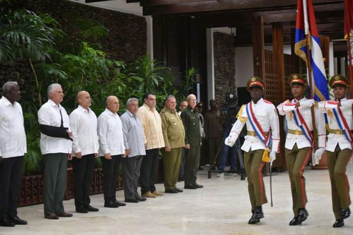 Entregan reconocimientos a miembros de los CDR 
