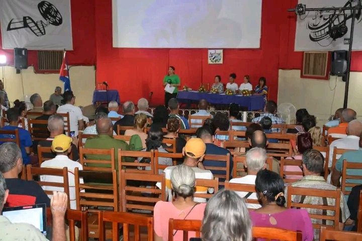 Asiste Díaz-Canel a reunión de rendición de cuentas en Santa Clara 