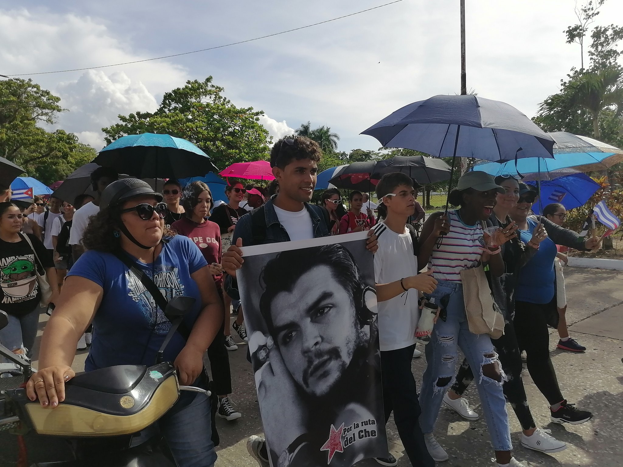 Caminata “Por la ruta del Che” otra vez hace historia al centro de Cuba