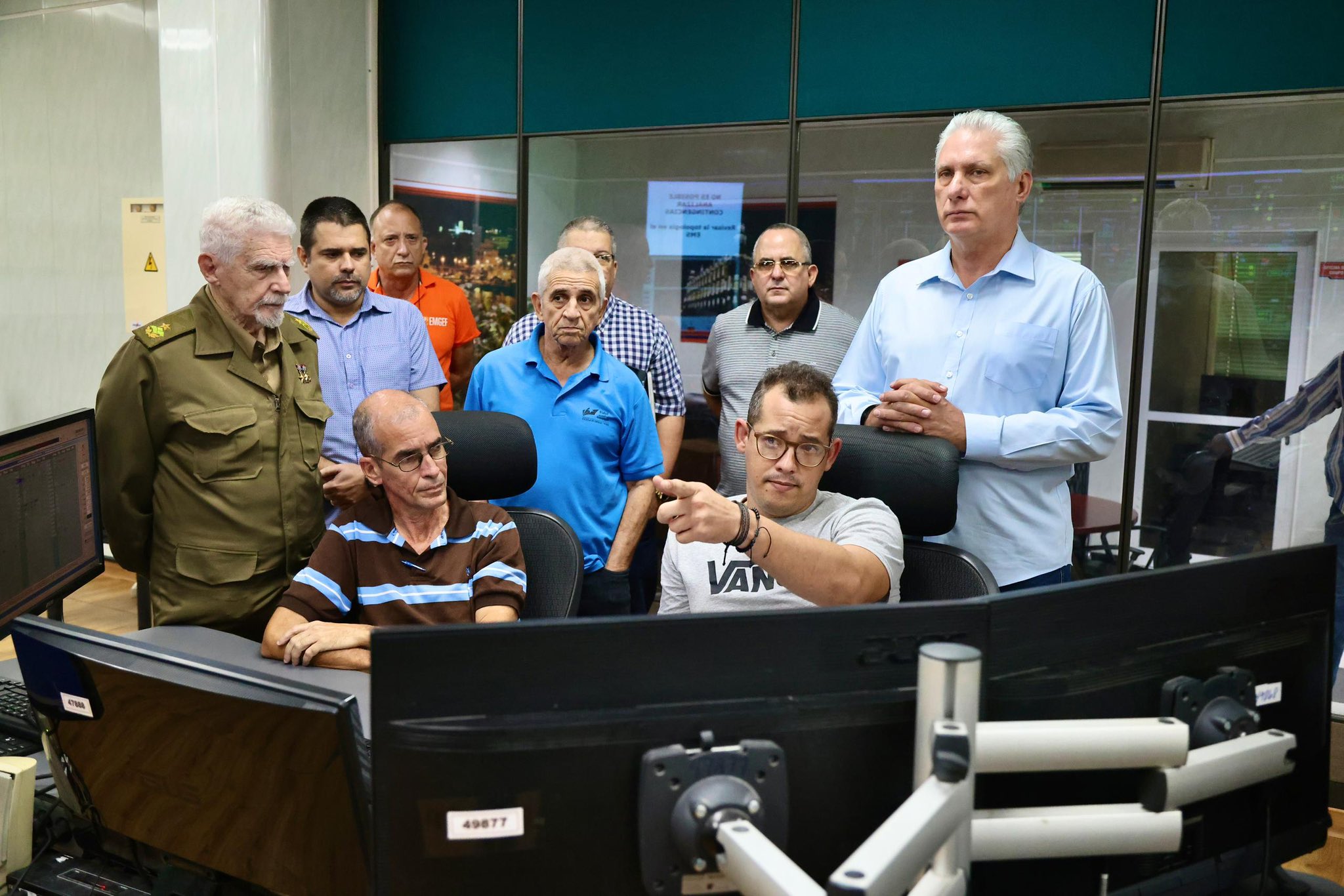 Avanzan esfuerzos por restablecer sistema eléctrico nacional