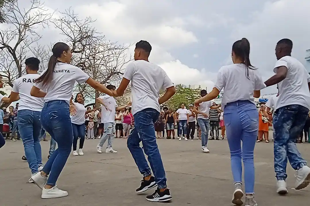 En Villa Clara, bailables de fin de año