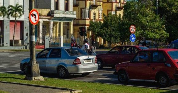 Aprueban nueva política para la comercialización de vehículos de motor, su importación y transmisión de la propiedad