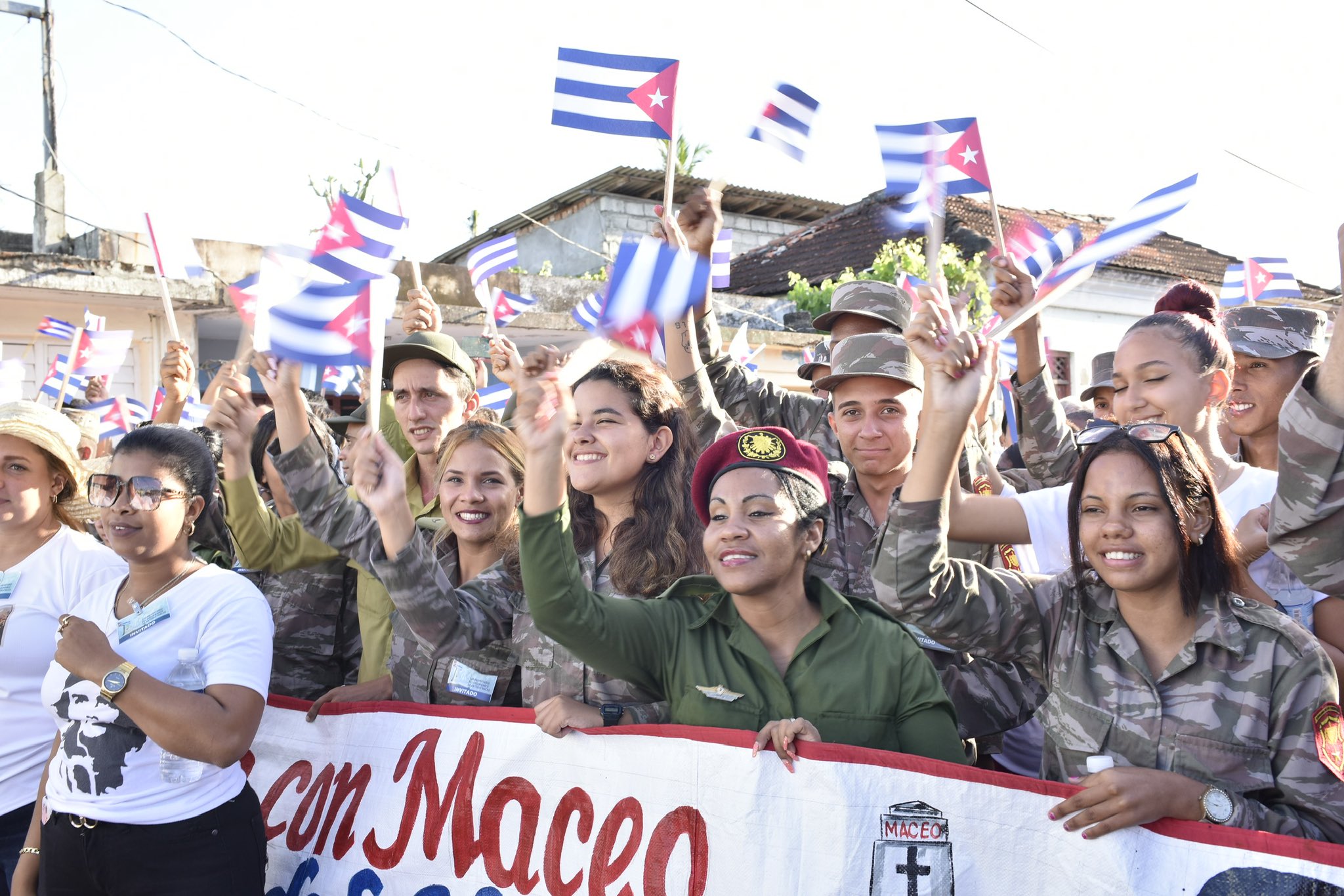 Presidente cubano lidera marcha cívica conmemorativa en Duaba
