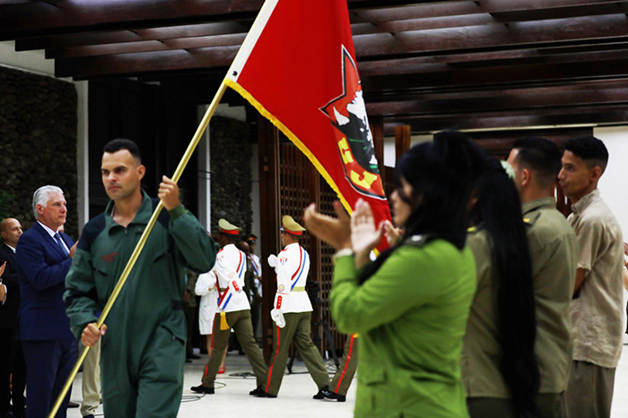Refrendan condecoraciones compromiso de la juventud cubana 