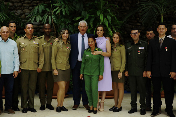 Refrendan condecoraciones compromiso de la juventud cubana