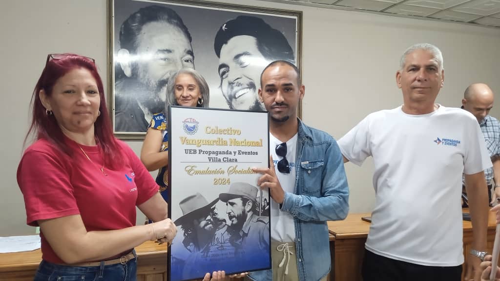 Distinguen a Unidad Empresarial de Propagandas y Eventos en Villa Clara