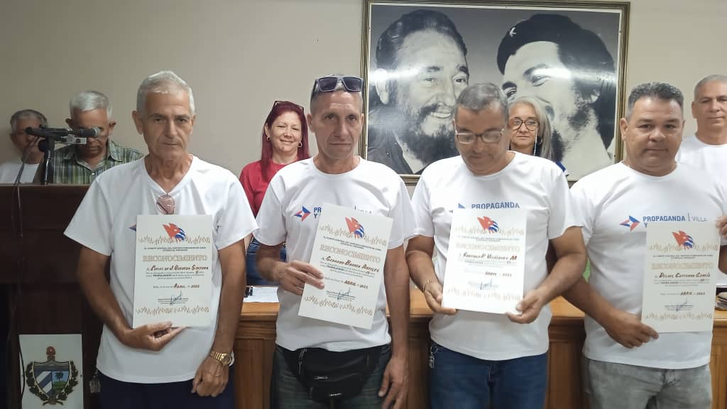 Distinguen a Unidad Empresarial de Propagandas y Eventos en Villa Clara