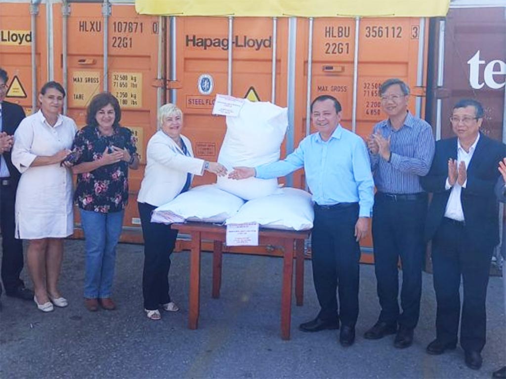 Vietnam entrega a Cuba donativo de 10 mil toneladas de arroz