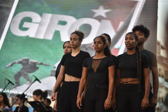 Cuba celebra la proclamación del carácter socialista de la Revolución
