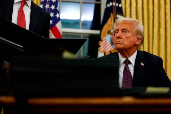 Trump confirma el despliegue de submarinos nucleares “cerca de Rusia”