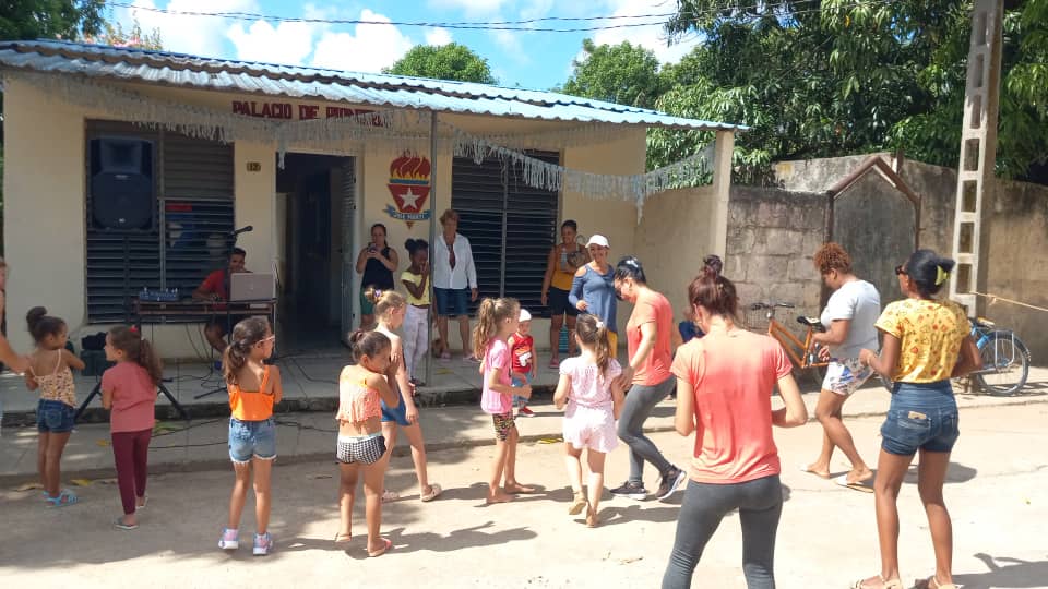 Pioneros de Quemado de Güines honran a Fidel en su 99 cumpleaños (+Audio)