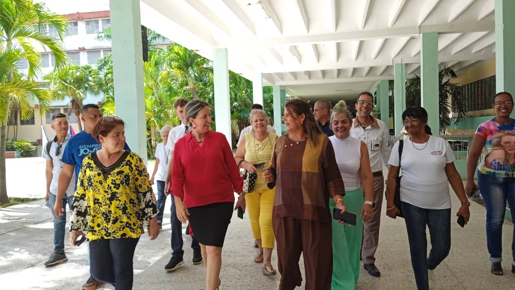 Ministra de Educación constata preparativos para curso escolar en Villa Clara