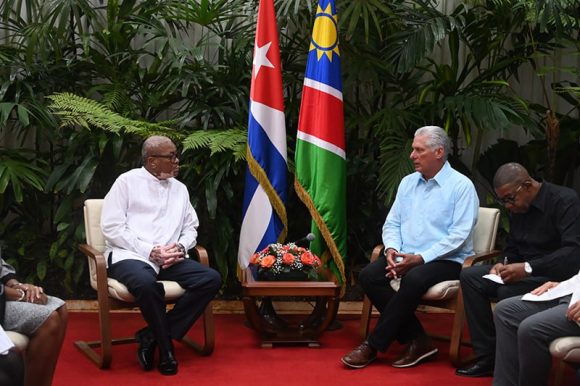 Recibe Díaz-Canel al embajador namibio, Samuel Hendrik Goagoseb