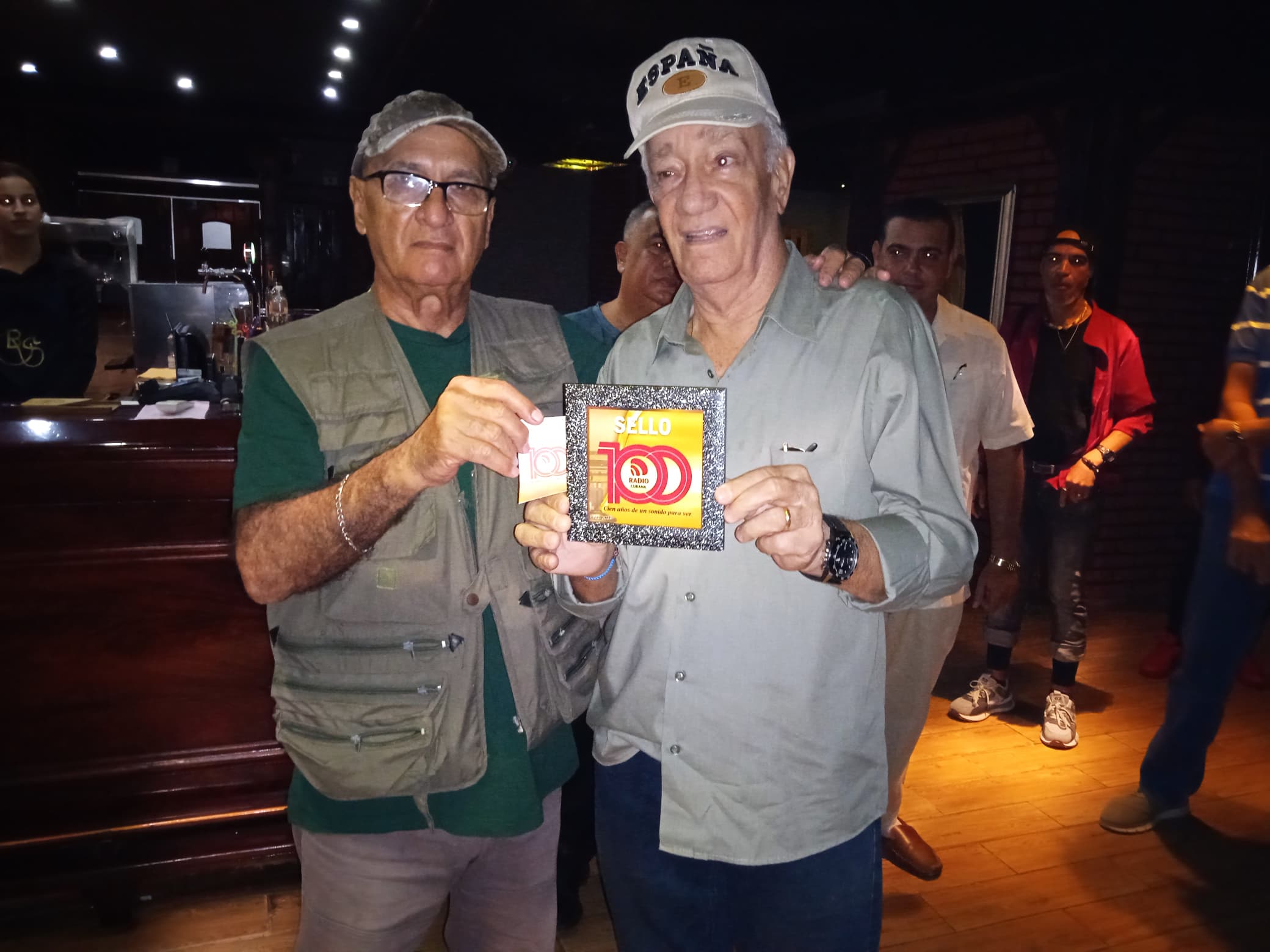 Emotivo homenaje de la Radio villaclareña a los locutores en su día