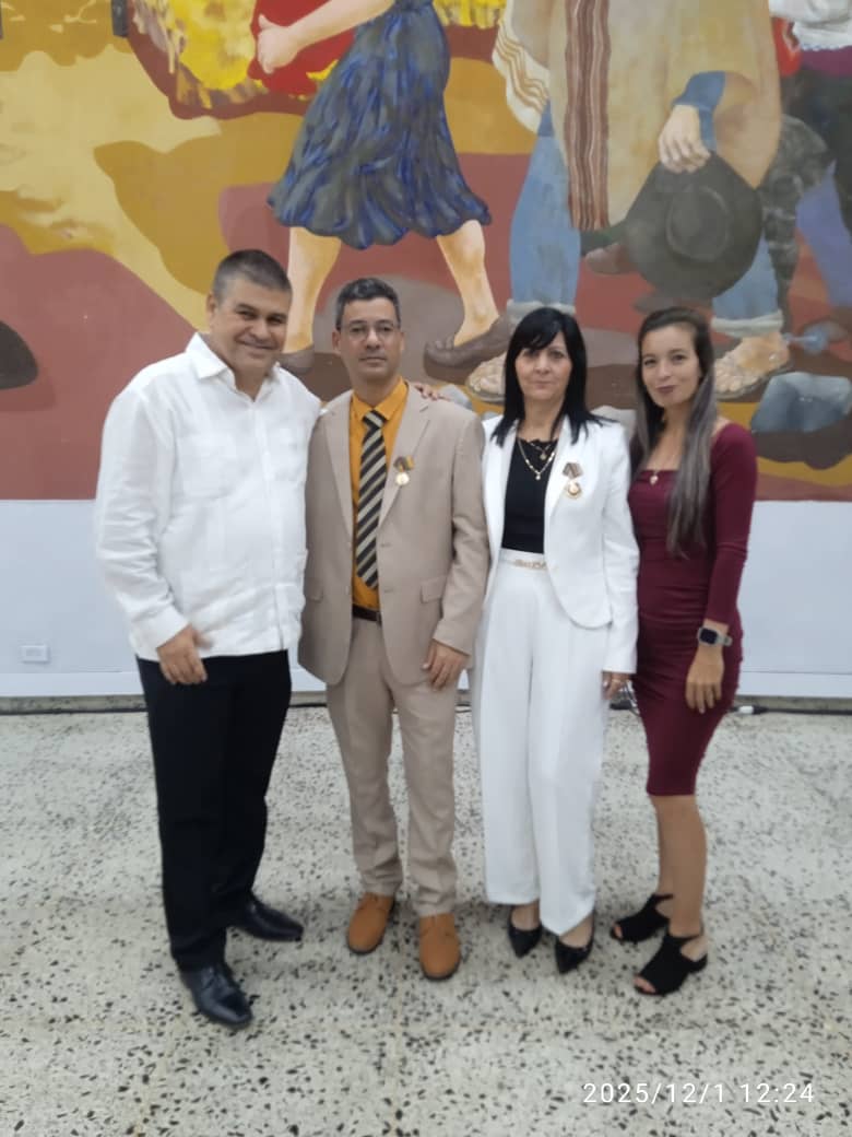 Condecoran a profesionales villaclareños de la salud en vísperas del Día de la Medicina Latinoamericana