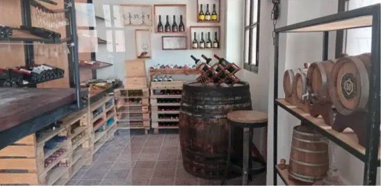 Casa de vinos Bajo la Ceiba, primera enoteca de Santa Clara