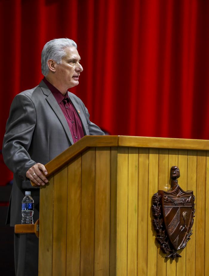 Díaz Canel: «La historia la estamos construyendo cada día y ahora mismo»