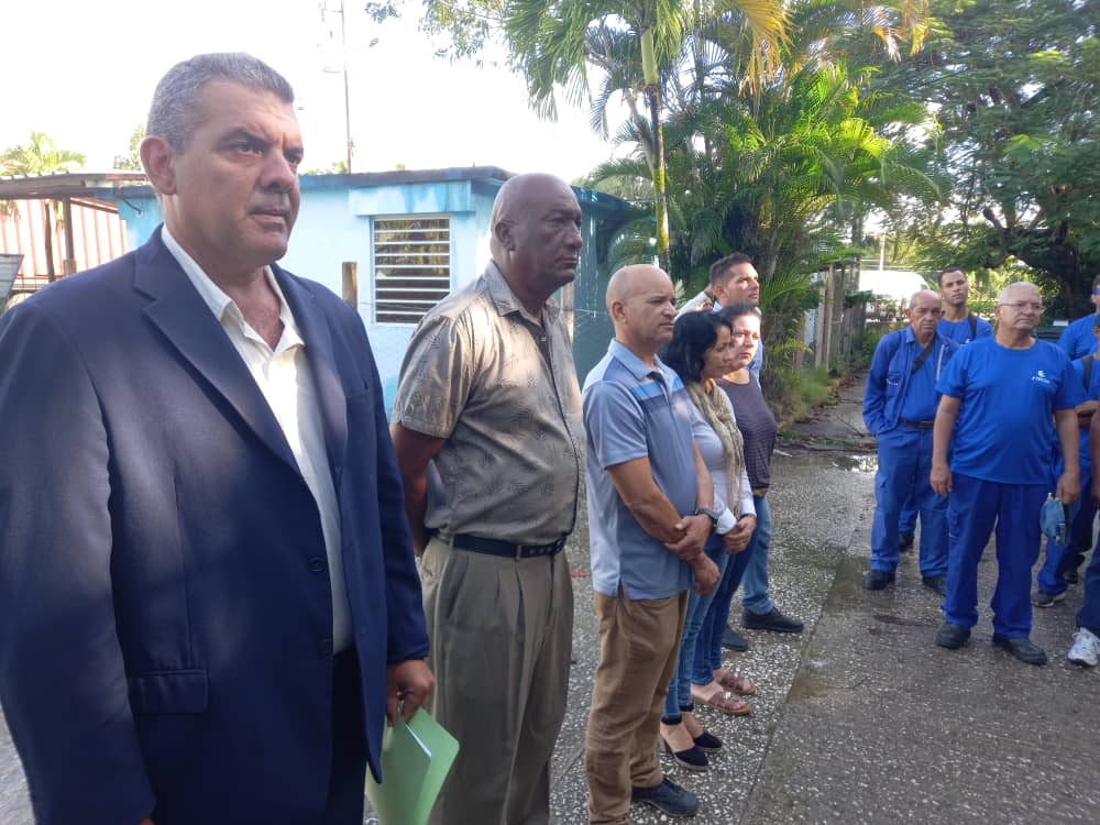 Regresan linieros villaclareños de ETECSA tras apoyar recuperación del oriente cubano
