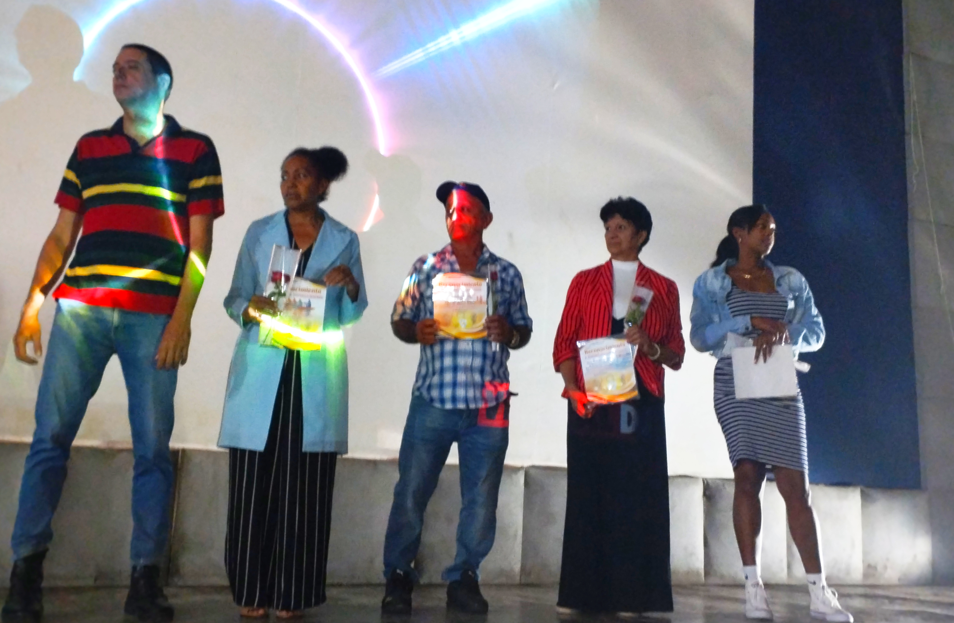 Reconocen en Encrucijada a trabajadores destacados en acto por el 67 aniversario del Triunfo de la Revolución