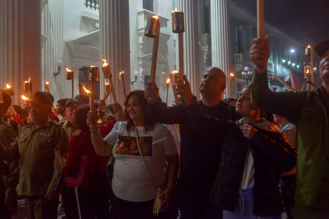 Luz martiana en la Marcha de las Antorchas en Santa Clara