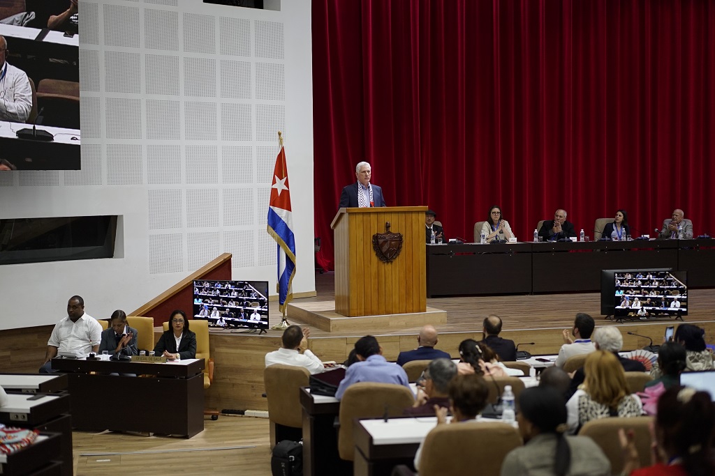 El presidente de la República Miguel Díaz-Canel Bermúdez asistió a la jornada final de la VI Conferencia Internacional por el Equilibrio del Mundo. Foto: Enrique González (Enro)/ Cubadebate.