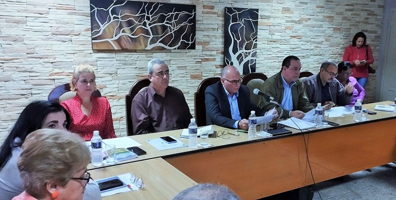 FructÍfero intercambio de ministro de Salud con integrantes del sector en Villa Clara