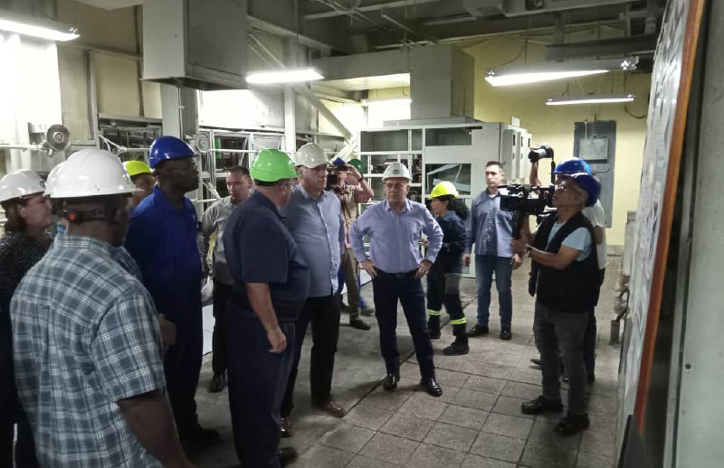 Recorre Díaz-Canel centros de gran incidencia en Cienfuegos 