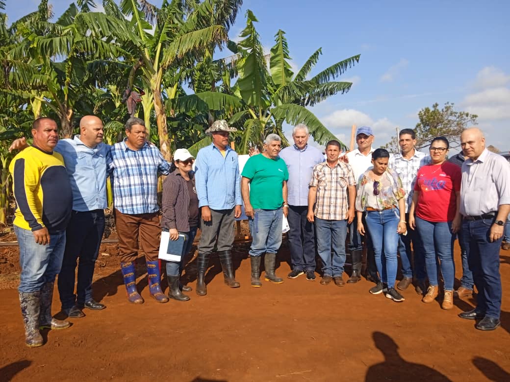 Recorre Díaz–Canel áreas de interés socioeconómico en Villa Clara