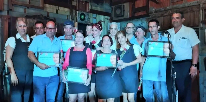 Reconocen a afiliados de ETECSA en Villa Clara en jornada por el Día de las Comunicaciones