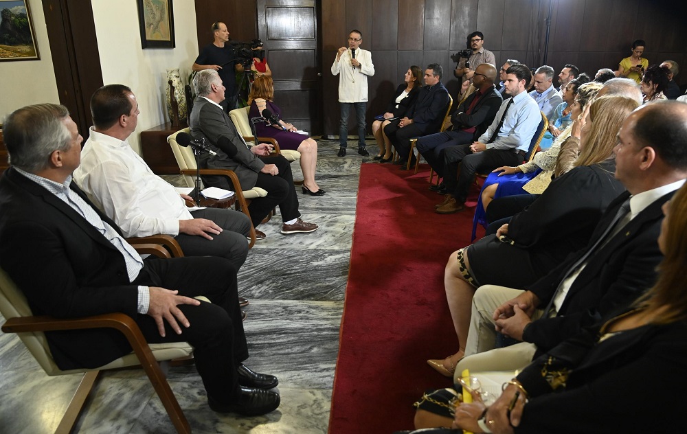 Díaz-Canel reconoce a científicos cubanos por la visión humanista, la consagración y la actividad educativa
