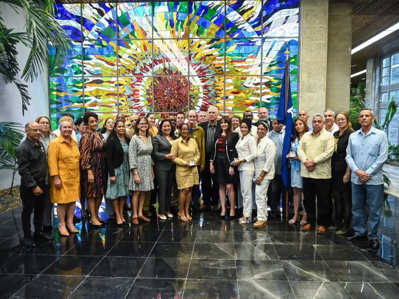Díaz-Canel se reúne con trabajadores del sector de las Comunicaciones, la Informática y la Electrónica
