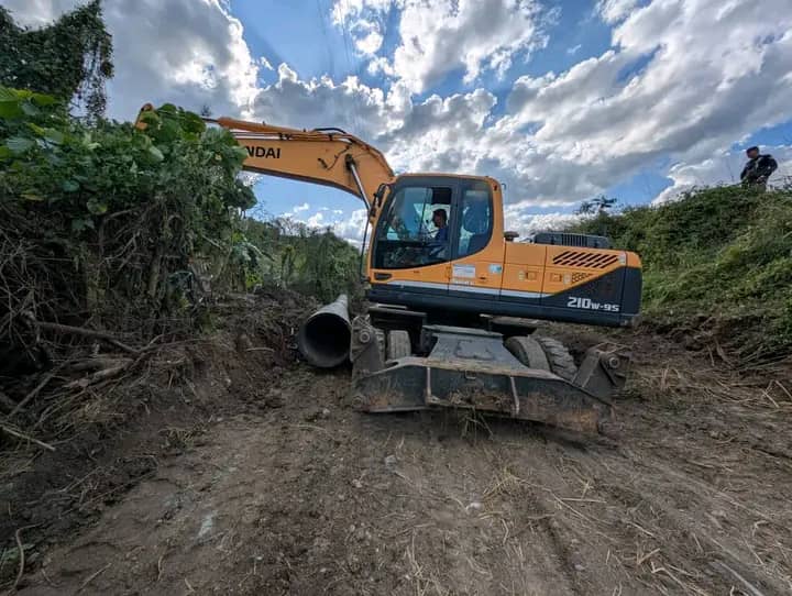 Continúan los trabajos para restablecer el abasto de agua en la conductora Minerva-Ochoíta de Santa Clara