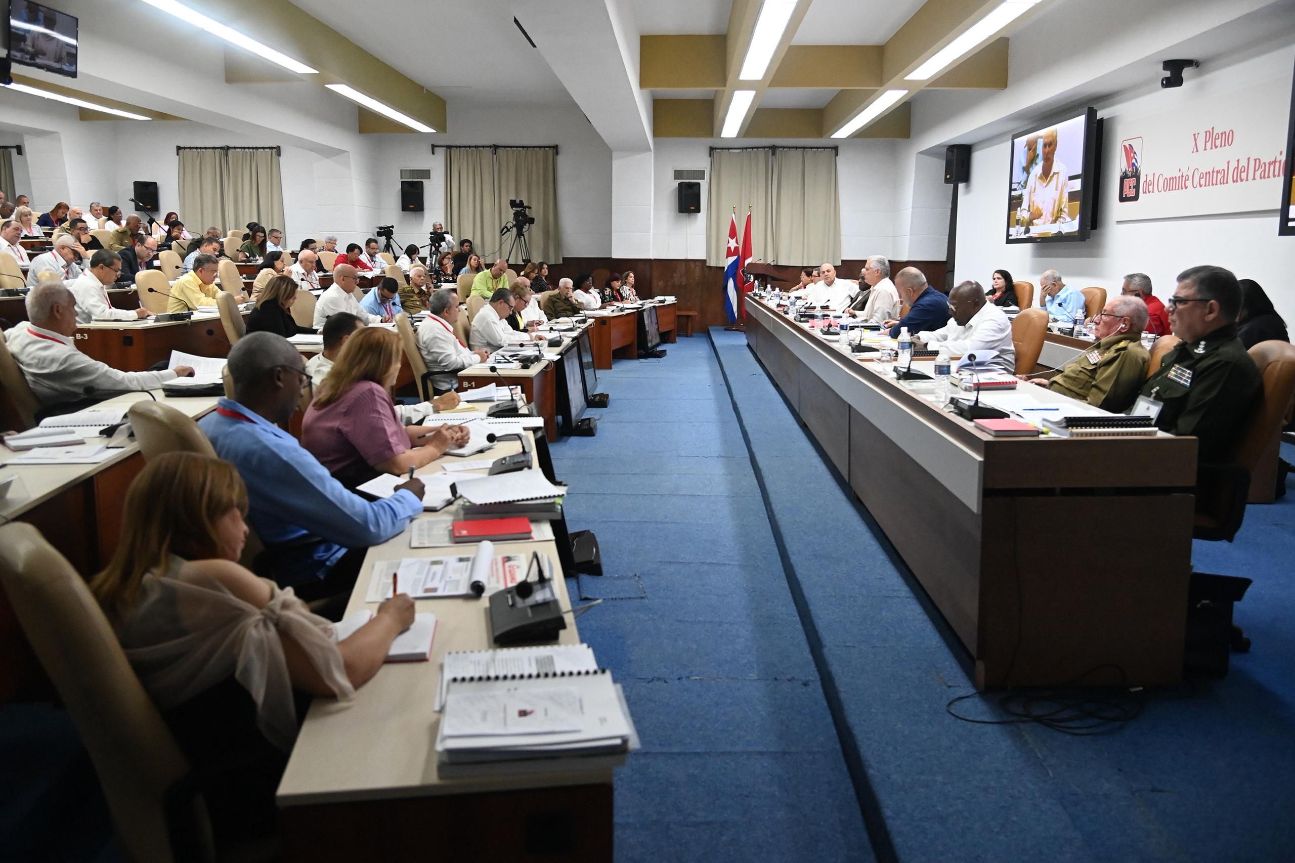 Un comportamiento ético y moral de los cuadros a la altura del Partido y la Revolución