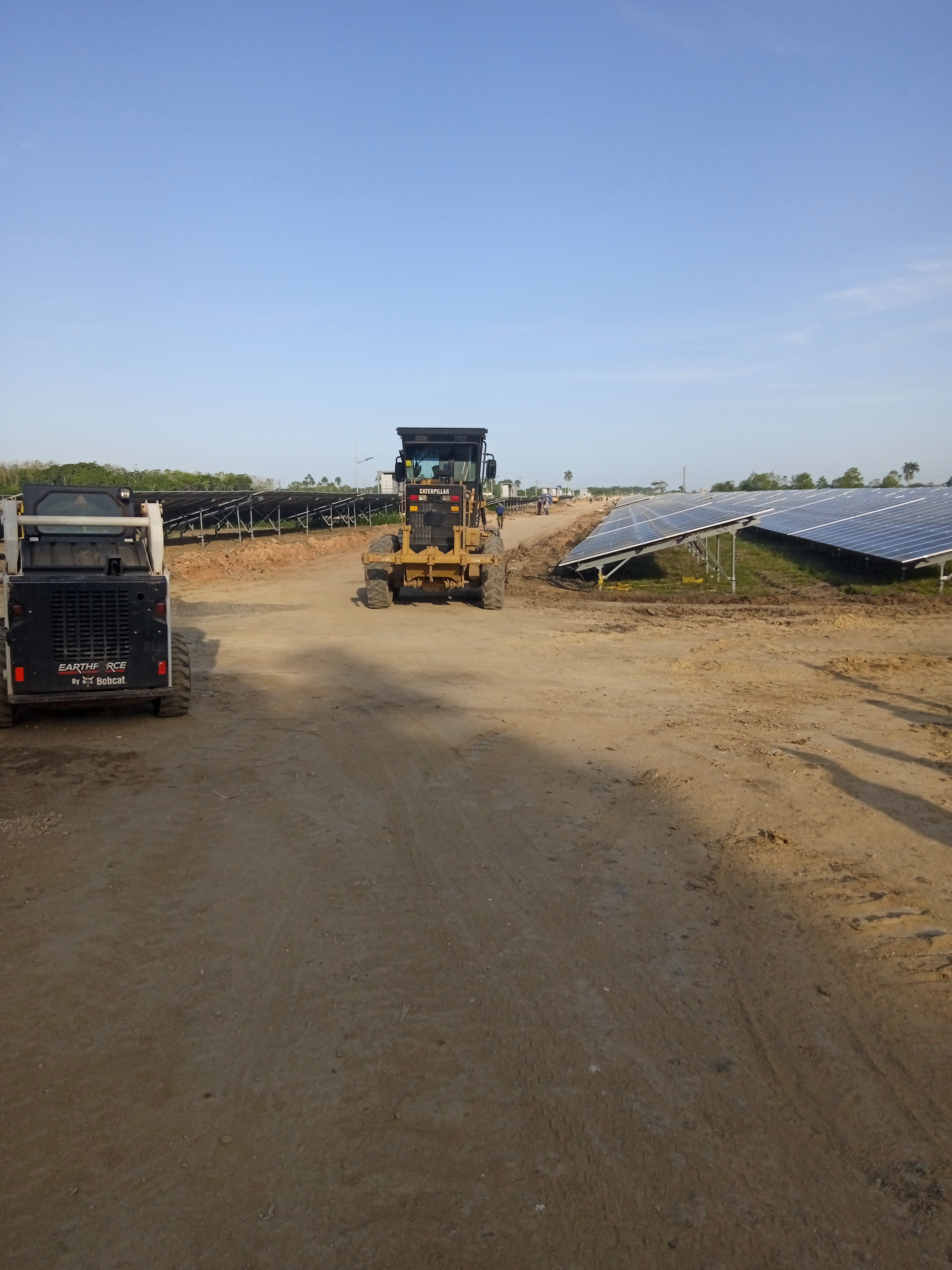 Llega brigada de refuerzo de empresas y organismos de Encrucijada para ayudar en la fase de terminación del Parque Solar Fotovoltaico de Calabazar de Sagua