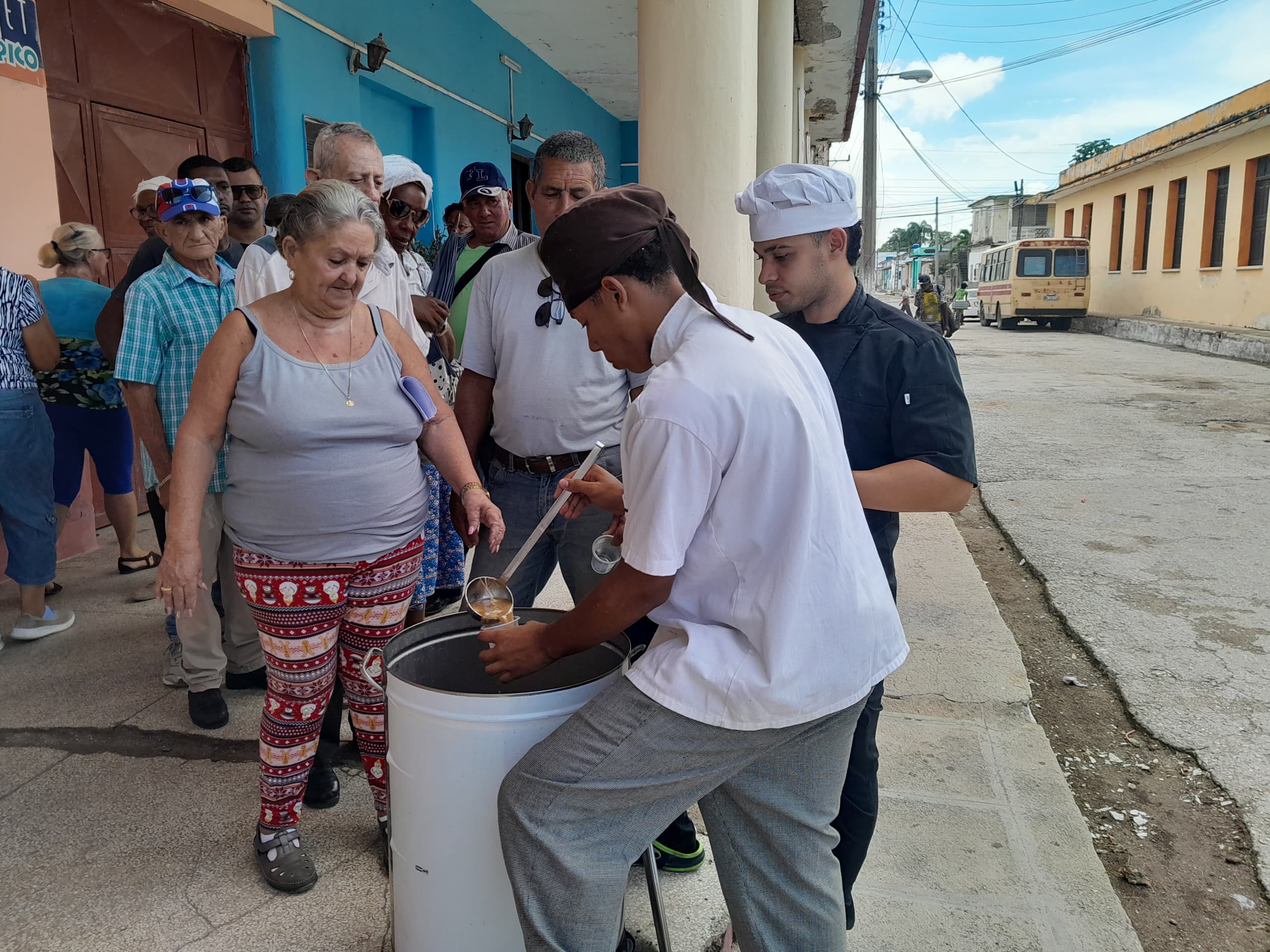 Solidaridad que ilumina: Villa Clara responde ante la crisis energética en Santo Domingo