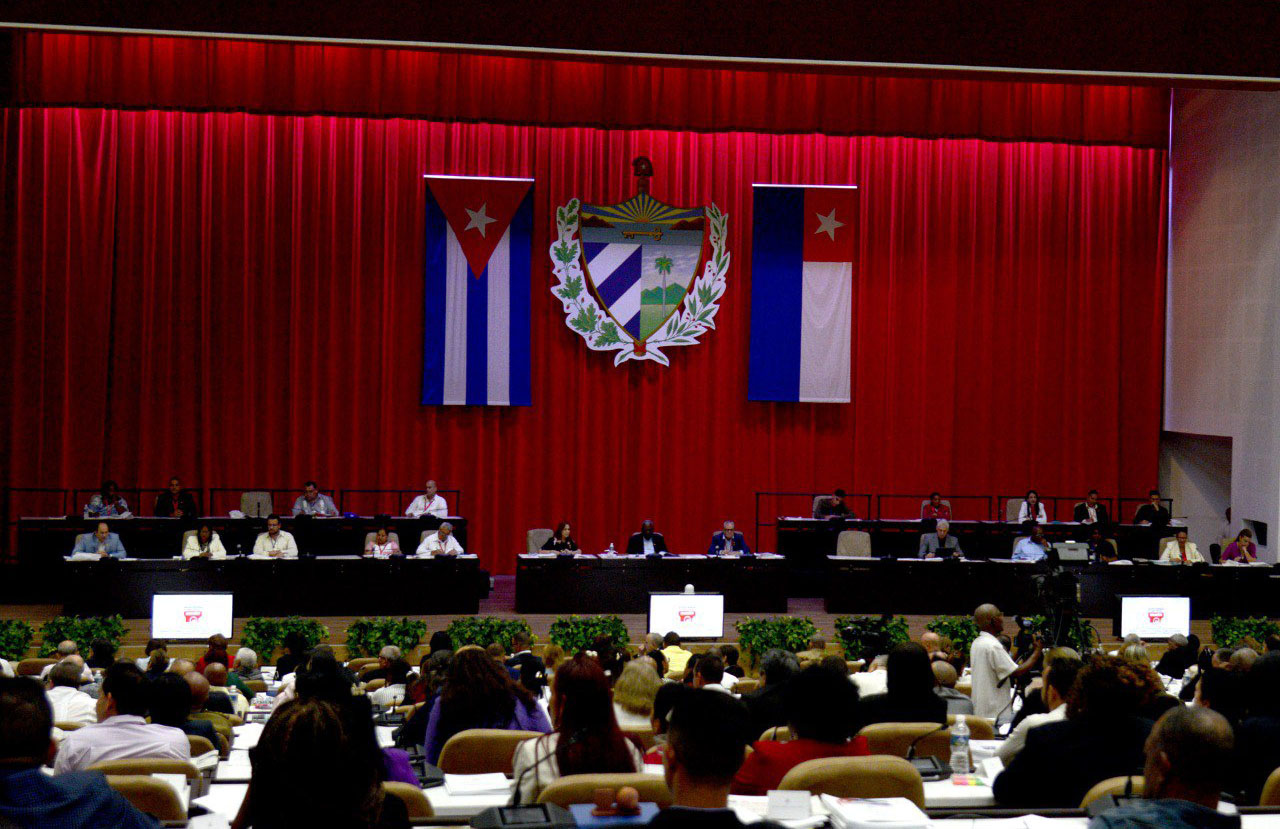 Asiste Díaz-Canel a tercera jornada del Parlamento cubano