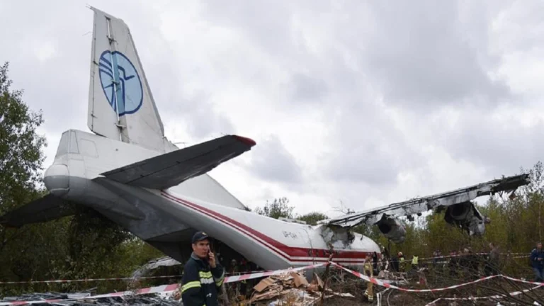 Tragedia aérea en Rusia: se estrella un avión con casi medio centenar de pasajeros 