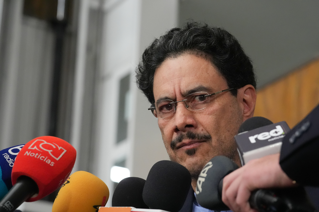 Colombia: Jueza acredita delito de Álvaro Uribe